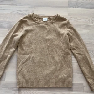 Stickad tröja  - Stickad beigh tröja från VILA