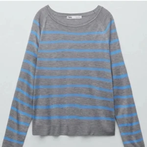 Randig tröja - Säljer denna randiga tröja från zara. Andvänd runt 1-2 gånger! Storlek Large men är liten i storleken då den passar mig som oftast andvänder Small. Skriv för egna bilder eller om du undrar någonting!