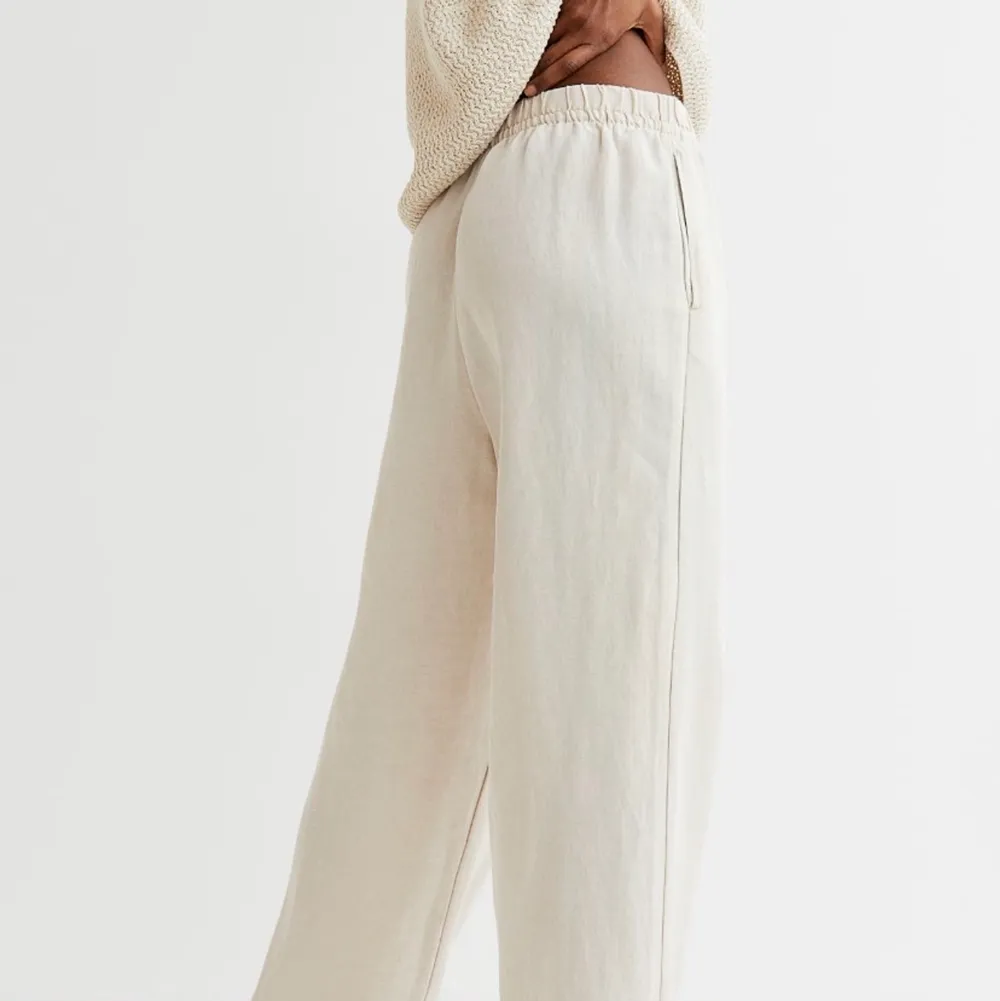 Linne byxor från HM, helt nya storlek M slutsålda online och i butik.❤️ EJ SÅLDA!!!! ❤️. Jeans & Byxor.