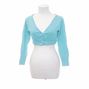 Bolero - Söt bolero i storlek 174 barn men passar som S-xs, supersöt och inga defekter men var inte helt min stil, köpare står för frakt🎀