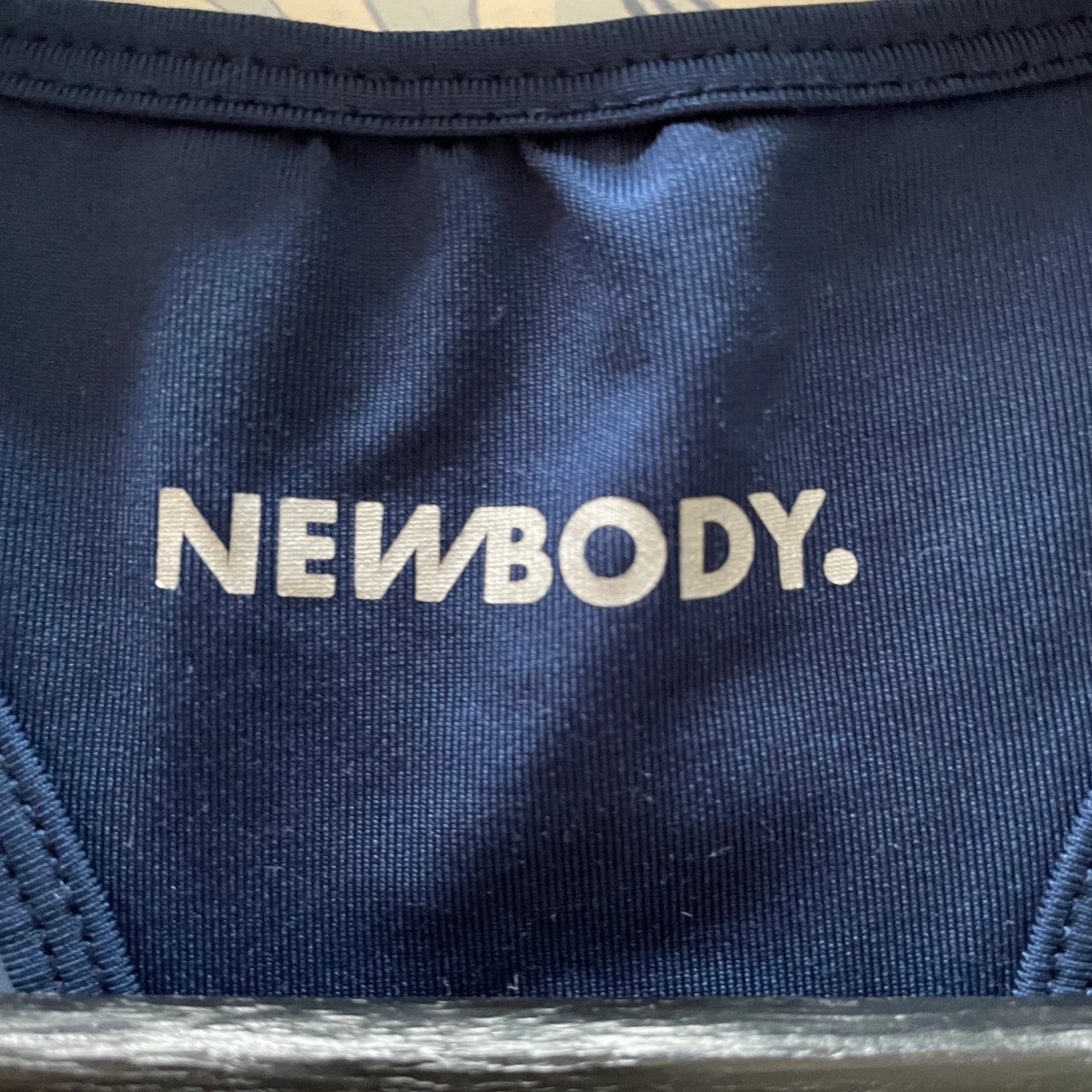 Oanvänt newbody tränings linne  - 91