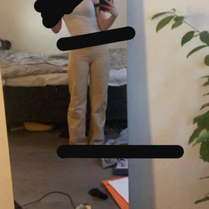 Monki jeans - Super fina monki jeans,kommer ej till användning och är förstora, skulle vara jätte finna i sommar💕priset kan diskuteras 
