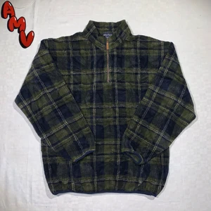 Vintage Fleece Zipper - Vintage Fleece Zipper.                                                                     Size tag 2XL                                                                                Fits like XL                                                                               Skick 10/10                                                                       Modellen är 185cm lång. Mer finns på sidan, skriv vid ytterligare frågor eller funderingar♻️🔌 Priser går alltid att diskuteras!