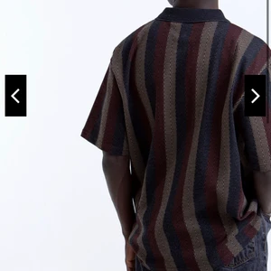 Polar skate t-shirt storlek S - fint plagg som tvär jag säljer pga för stor. en overaized t-shirt med lite 70 tals vibe! använd kanke 4-5 gånger. ny pris 900kr!