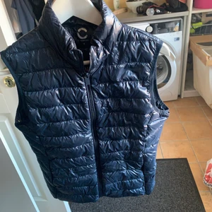 Blå väst - Nice att ha på sommaren