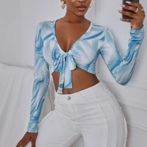 Topp - Supersöt blå topp knappt använd💙