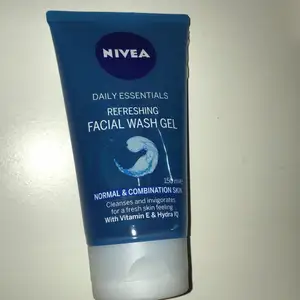 Facial wash gel med märket Nivea från Dollar store skulle jag gissa på. Helt oanvänd, köparen står för frakt! <3