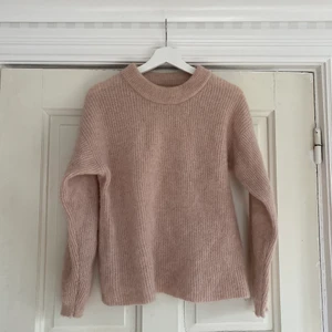 Ulltröja - Stickad tröja i ull från Lindex💕 perfekt nu till våren! Sista bilden ger mest rättvisa för färgen