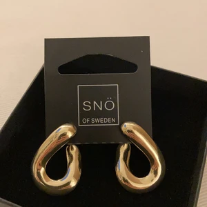 Superfina örhängen från Snö - Superfina örhängen från Snö, använd endast 1 gång. Nypris 299kr mitt pris 200kr 