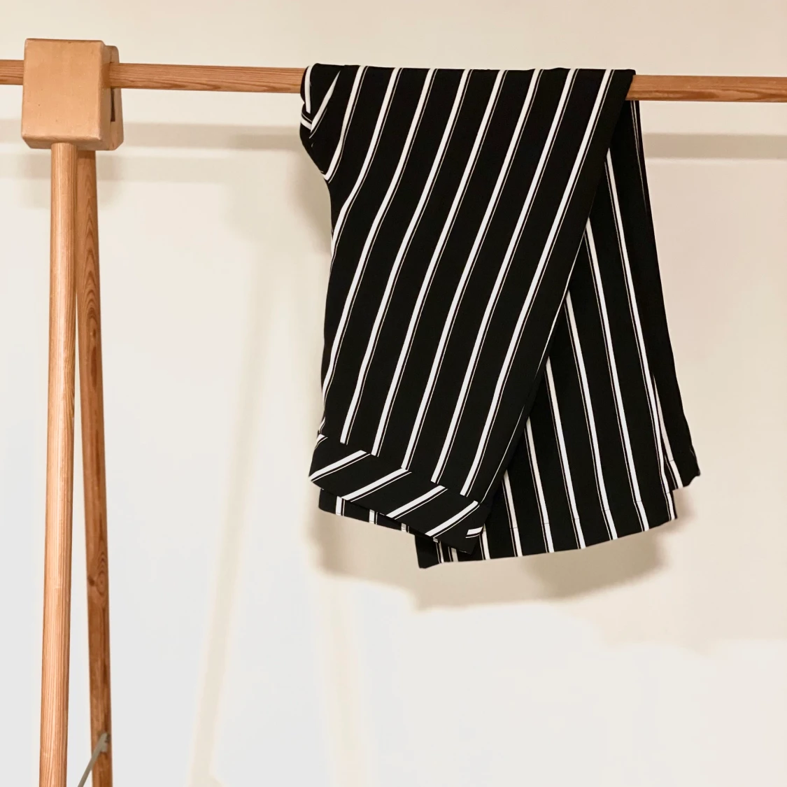 Cropped konstymbyxor randiga