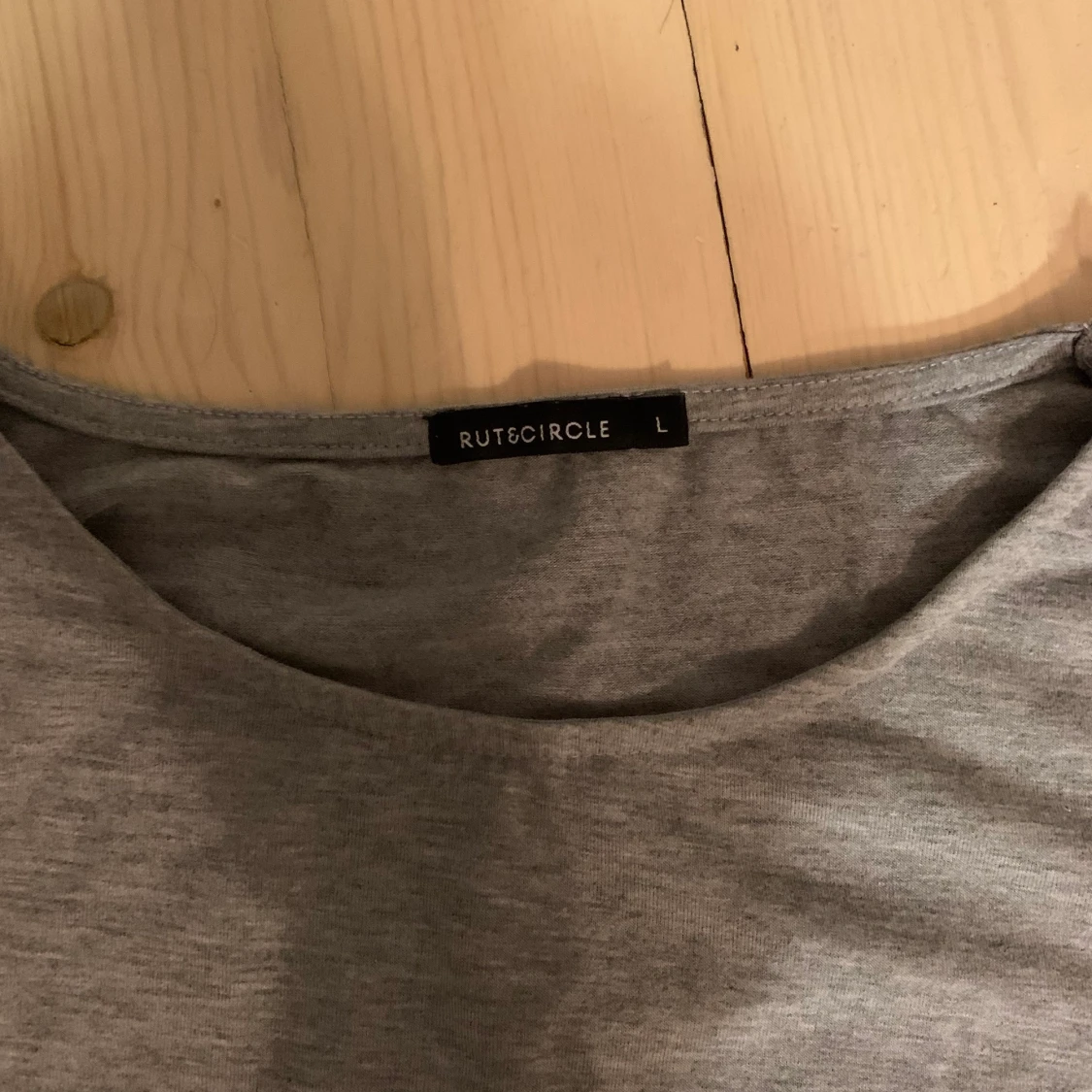 Grå tröja med snöre  - 90