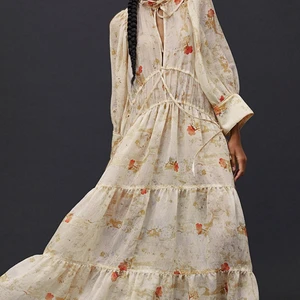 H&M Conscious Exclusive Klänning - Vacker klänning från H&M Conscious Exclusive 2020. Storlek 38, oanvänd. Nypris 1299kr ✨