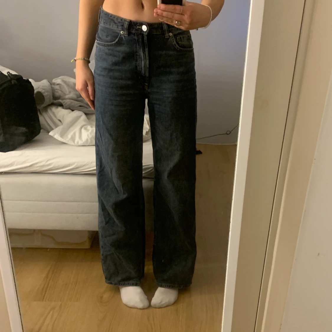 Mörkblå jeans från Hm - 91