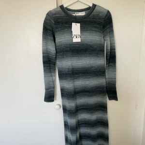 Klänning från zara - Superfin stickad långklänning, aldrit använd. 