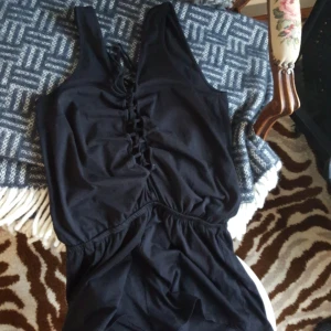 Jumshorts - Snygga jumpshorts, alltså linne och shorts som sitter ihop! Frakt ingår i priset :)