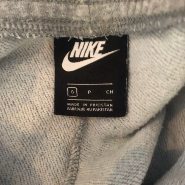  Sweatpants från Nike med snörning, storlek S! Riktigt mysiga och sköna mjukisbyxor, frakt ingår 💞. Jeans & Byxor.