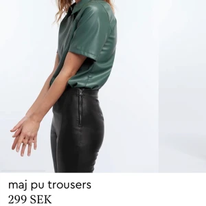 Maj pu (skinntights) från Gina - Superfina skinntights från Gina med dragkedja, knappt använda då dom inte sitter som jag velat. 