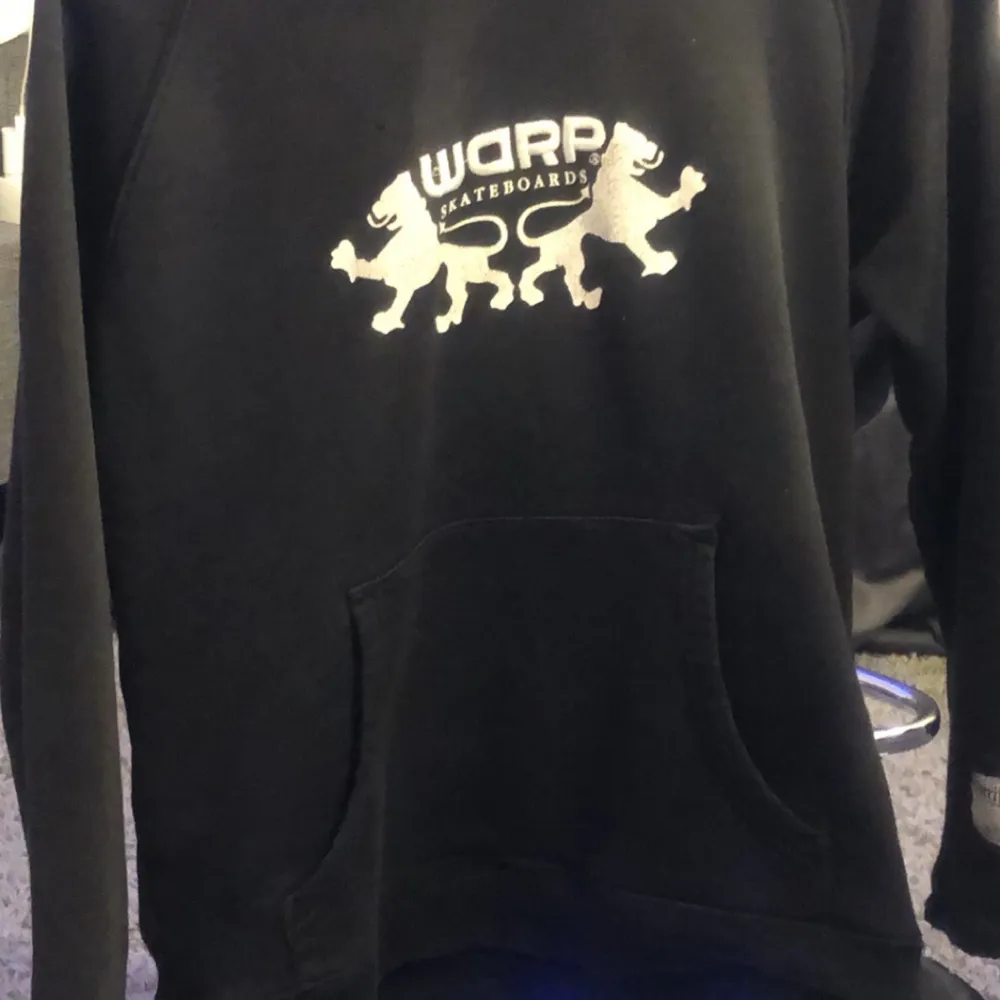 Andvända några få gånger. Inte långa band på luvan. Köparen strå för frakt. Hoodies.