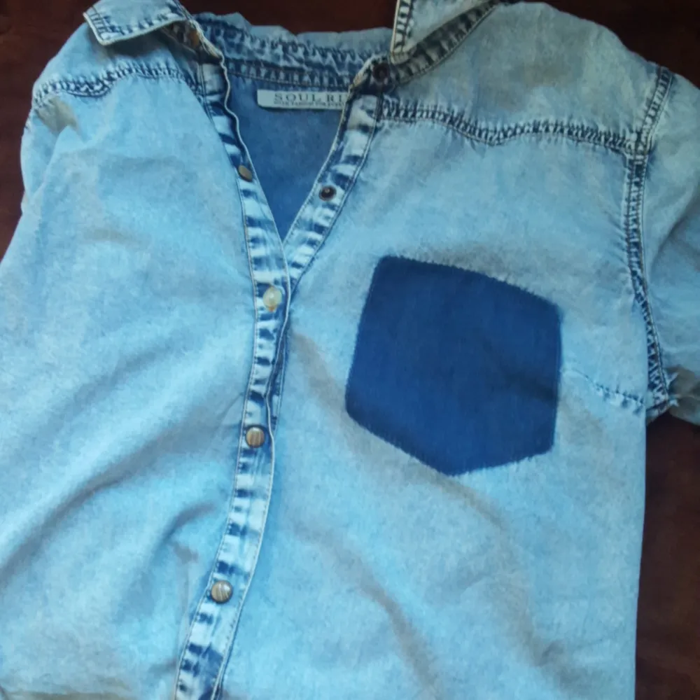Snygg jeansskjorta från soul river. Frakt ingår i priset :). Skjortor.
