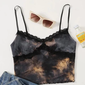 Linne - Ett helt oanvänt nytt linne från SHEIN som var ett impuls köp (säljer då jag inte kommer använda den), slutsåld storlek sist jag kollade, pris exkl. Frakt :)) 