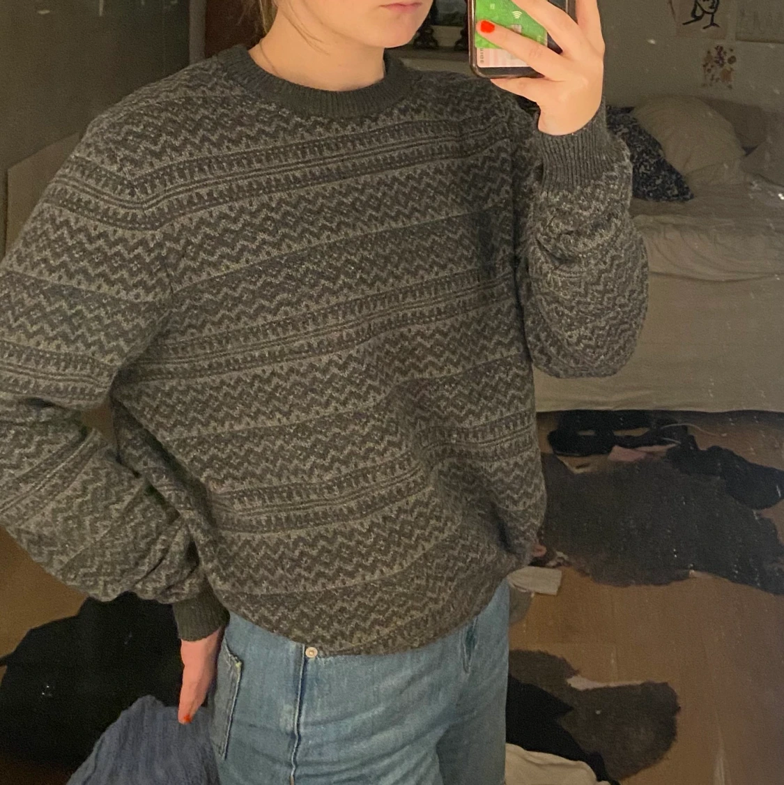 Stickad tröja med mönster