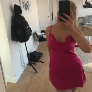 Silkes linne eller klänning  - Klänningen kan även användas som linne!! Endast provad då jag inte trivs i kortare klänningar(är 168) 😇 