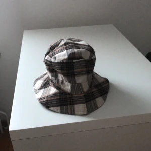 Bucket hat - Mönstrad bucket hat från asos