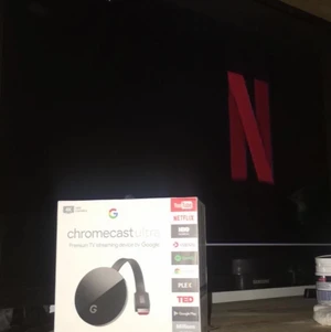 Chromecast Ultra - köpt runt 1000 lappen på Cdon säljer nu i nyskick för 750, säljes för att jag fått en extra o julklapp. Kan nog vara det absolut bästa jag köpt, streama från mobilen till tv’n endast genom att koppla in den i Hdmi ingången i tv’n. Kolla på Netflix , Cmore, Viaplay, tv4, HBO och myckeet mer genom att ansluta genom Wi-Fi från mobilen så streamar du lätt på några sekunder 