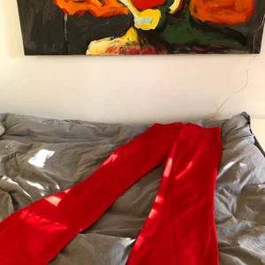 Utsvängda kostymbyxor - Röda utsvängda kostymbyxor köpa i New York 💕💞💗 storlek small men passar mig som är mer medium