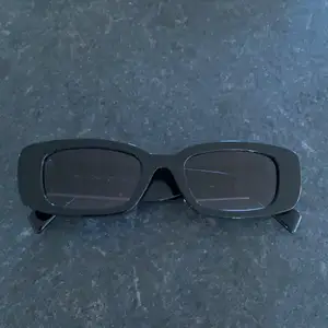 Jättefina solglasögon från HMxChimi som tyvärr inte kommer till användning pga. Köpte dem nu i våras och är precis som nya. Köparen står för frakten