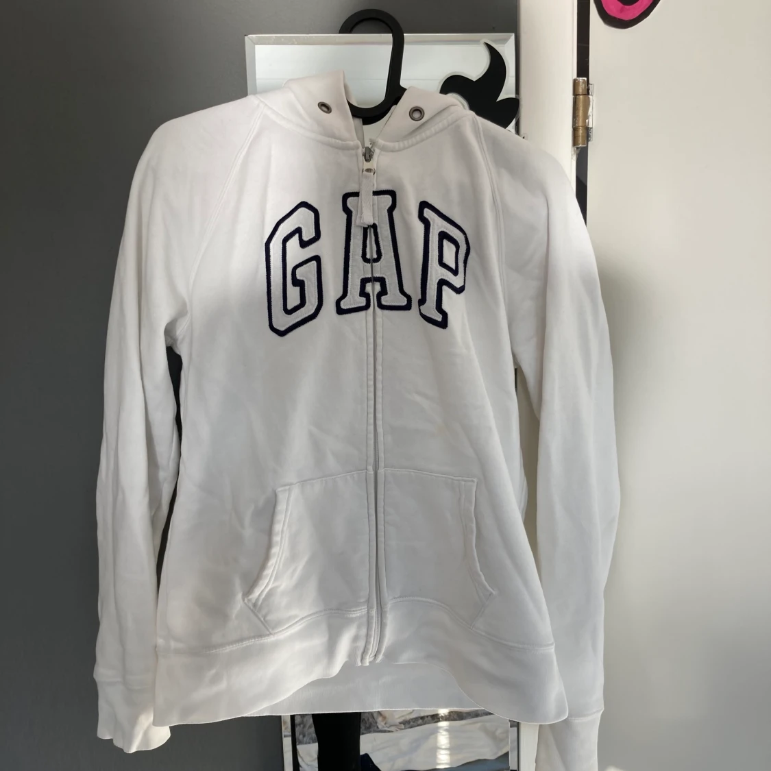 Gap zipup hoodie - 90