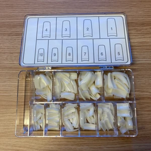 Tippar för gelenaglar - Tippar för gelenaglar. 10 olika storlekar. 40 av varje. Köparen står för frakten på 36kr📦 kan gå ner lite i pris vid snabb affär 