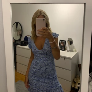 Klänning - Otroligt skön klänning från shein som jag knappt använt🌺