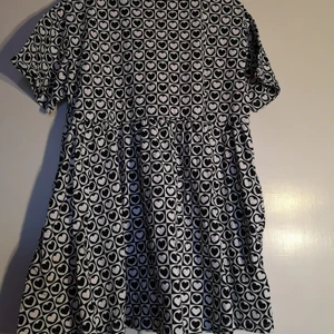 Lazy oaf babydoll dress - Babydoll klänning från lazy oaf i strlk m med fickor. Aldrig använd. 