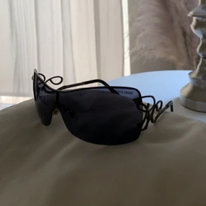 Roberto Cavalli - Säljer ett par superfina y2k solglasögon då de tyvärr inte kom till någon användning alls. köptes här på plick men varken använd från min eller förra ägarens sida. (Köparen står för frakt)❤️