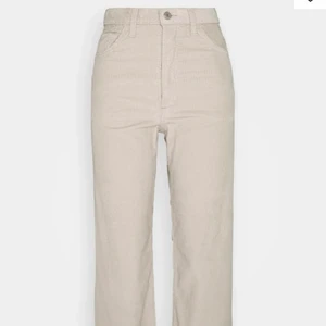 Levi’s Manchester byxor - Nytt skick, lite utsvängda ben och hög midja. Eftersom det är nya Levis jeans som är köpta för 1200kr så är priset lite dyrare. 