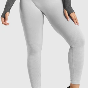 Gymstark tights - Vital seamless 2.0 tights i färgen light grey marl. Använda 2 gånger så i ny skick💗
