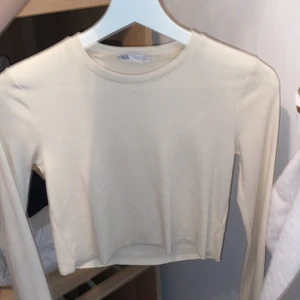 Topp - Lite kortare topp från zara