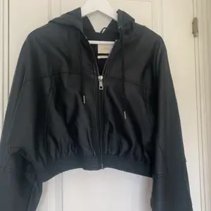 Very beatiful irban outfiters foe Lether jacket in size M its worth 1100 