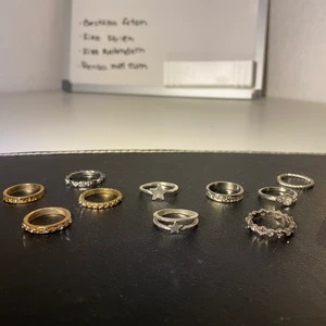 Ringar - Ringar i både guld och silver🤍💛 Skriv vid intresse, bättre bilder på osv. Sen kan vi komma överens om ett bra pris då jag gärna blir av med dom. 