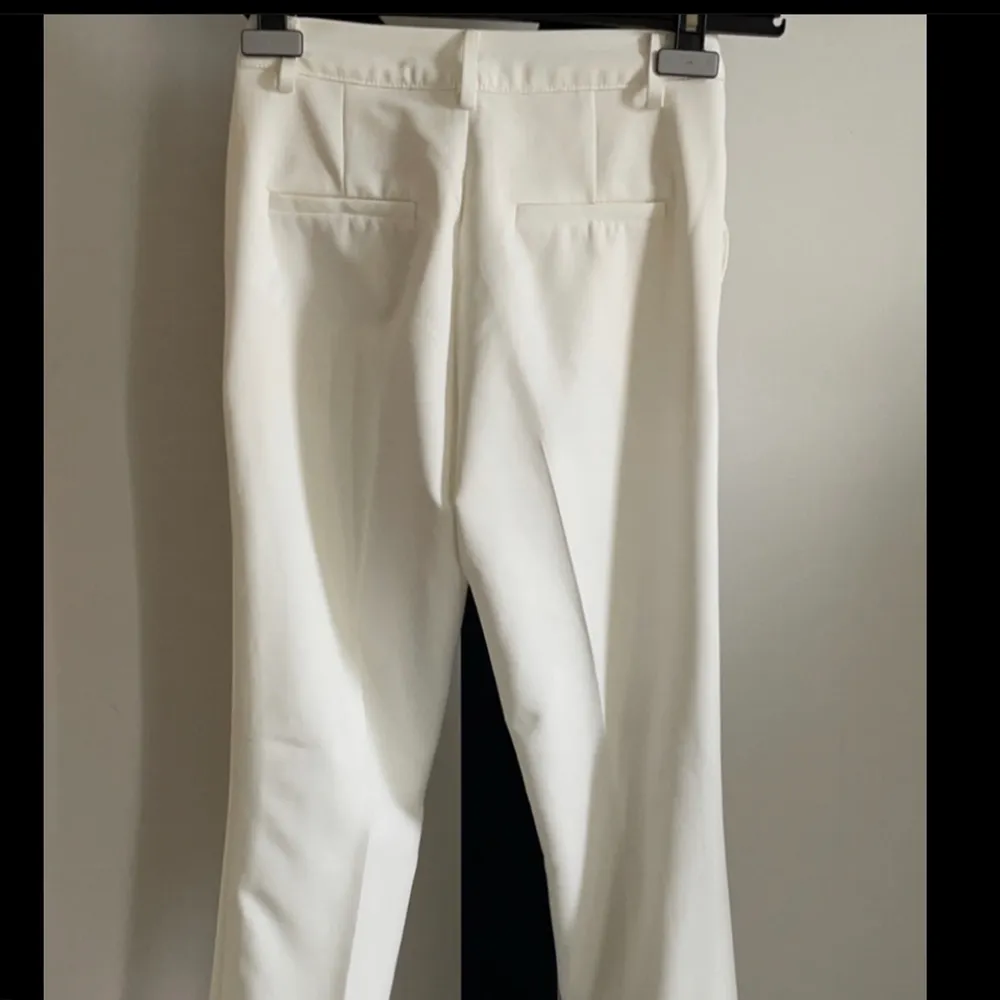 Oanvända Kostymbyxor från bok bok i storlek 34. Köparen står för frakten. Jeans & Byxor.