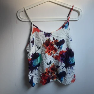 Mönstrat linne - Mönstrat linne från veromoda i strl S men är mer som XS