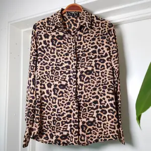 Tunn leopardskjorta/blus, knappt använd 🍒