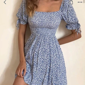 Klänning M - Helt ny och aldrig använd, kunden står för frakten annars kan jag mötas upp i stockholm