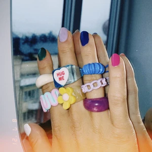 Chain Ring  - Ring i metall. Finns i färgerna ovan. Storlek S/M men går att justera ☀️ En för 69 kr, gratis frakt 🤩