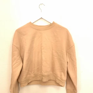  hoodie  - En beige hoodie i storlek XS