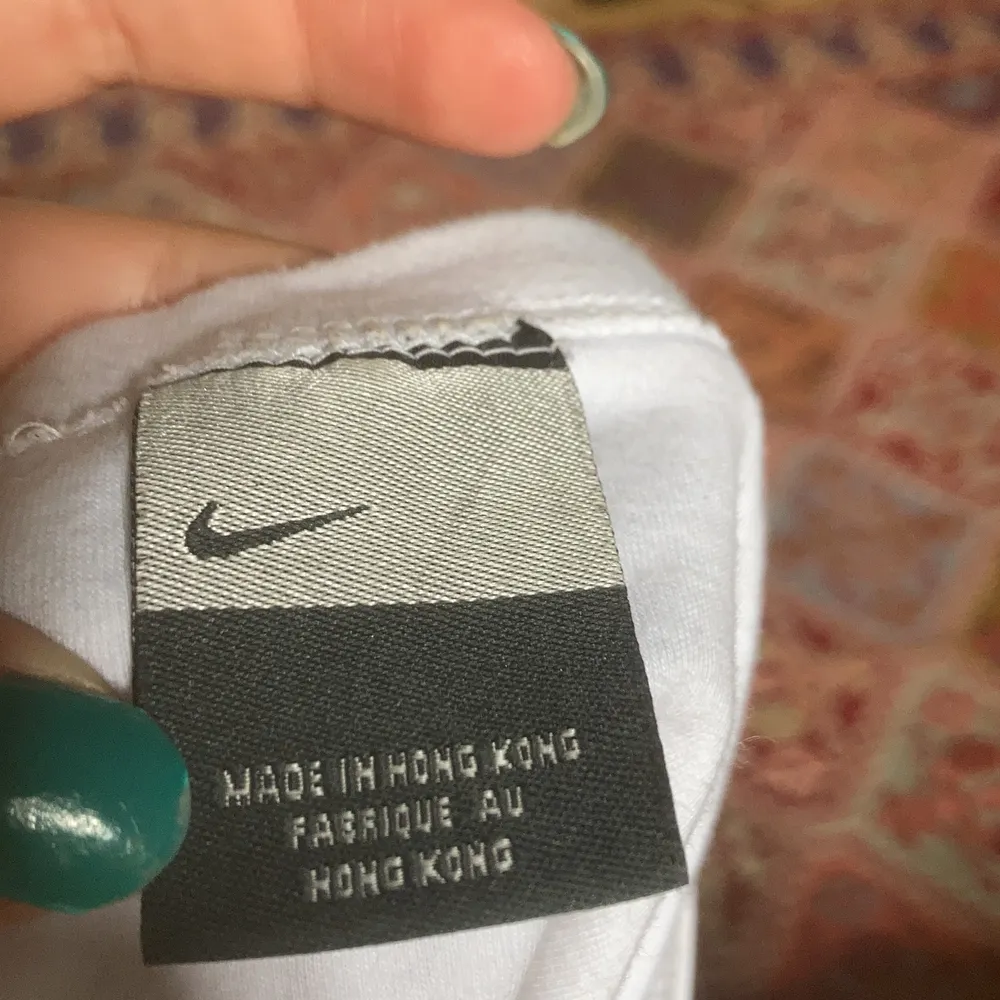 Unikt nike linne i superhäftigt mjukt material! Har ingen storlek på sig men skulle säga att den passar alla storlekar från XS-L! Själv är jag en XS/S. Skriv om ni har några funderingar❤️. Toppar.