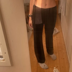 Svarta sammet byxor  - Storlek s väl använda