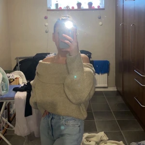 Stickad tröja - Stickad tröja från Gina storlek L 