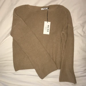 Helt ny beige stickad tröja, nakd, stl S - Helt ny beige stickad tröja ifrån na-kd i storlek S. Aldrig använd!🥰
